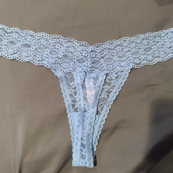 Baby blue thong lace - Picture 2 of 3